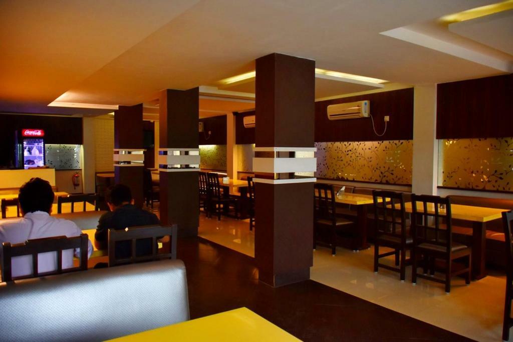 כלכותה Capital O Kabita Guest House Near Acropolis Mall מראה חיצוני תמונה